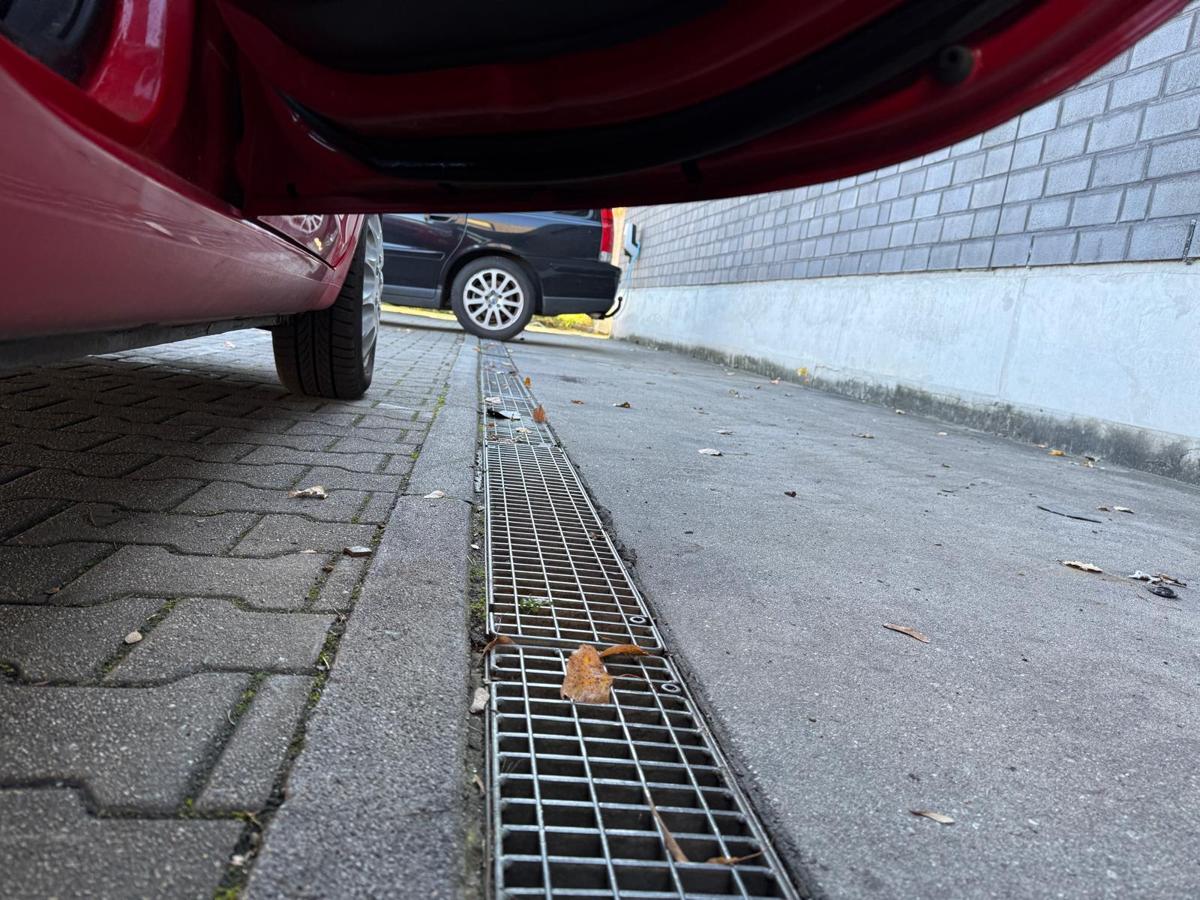 Hyundai I20 PB original Tür hinten rechts BH Electric Red Rohbau BJ09